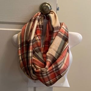 NWOT Plaid Scarf